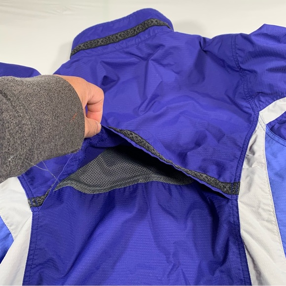 Columbia Women's Vintage Windbreaker Jacket. Size M. Blue - Picture 12 of 15